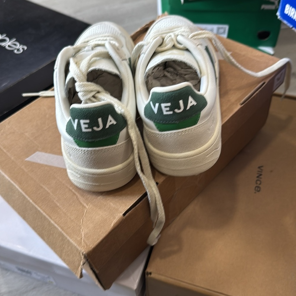 VEJA V-90 trainer in white/green - Picture 4 of 10